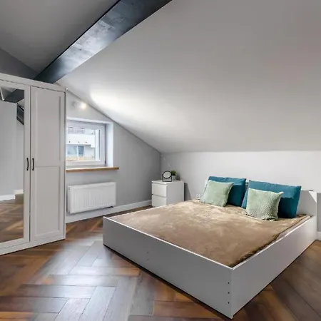 Close-central - Great Location- Praga Polnoc - 18 People -marcinkowskiego Βαρσοβία